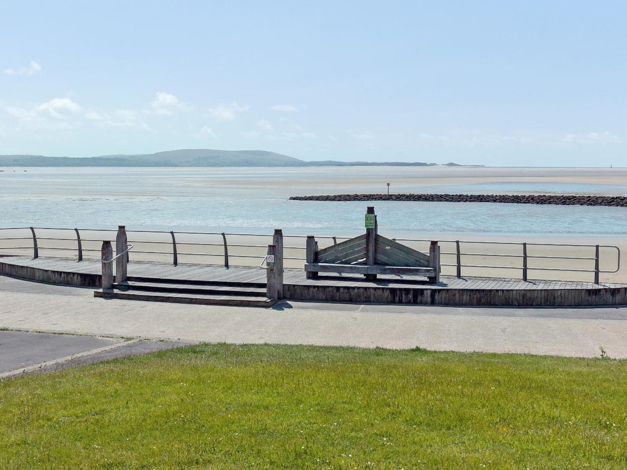 Beachlands Villa Llanelli Exterior photo